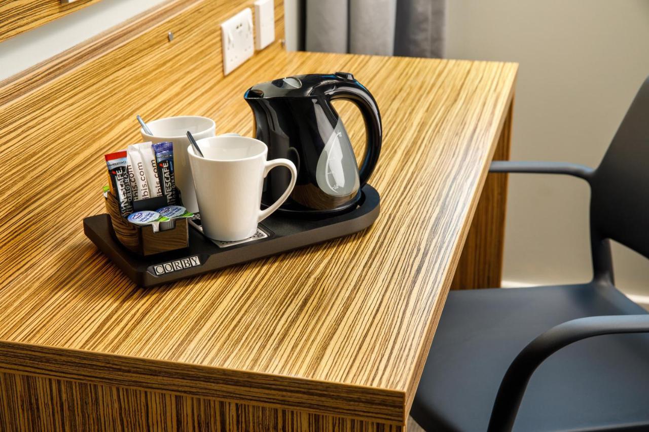 Ibis Budget London Heathrow Central Hounslow Esterno foto