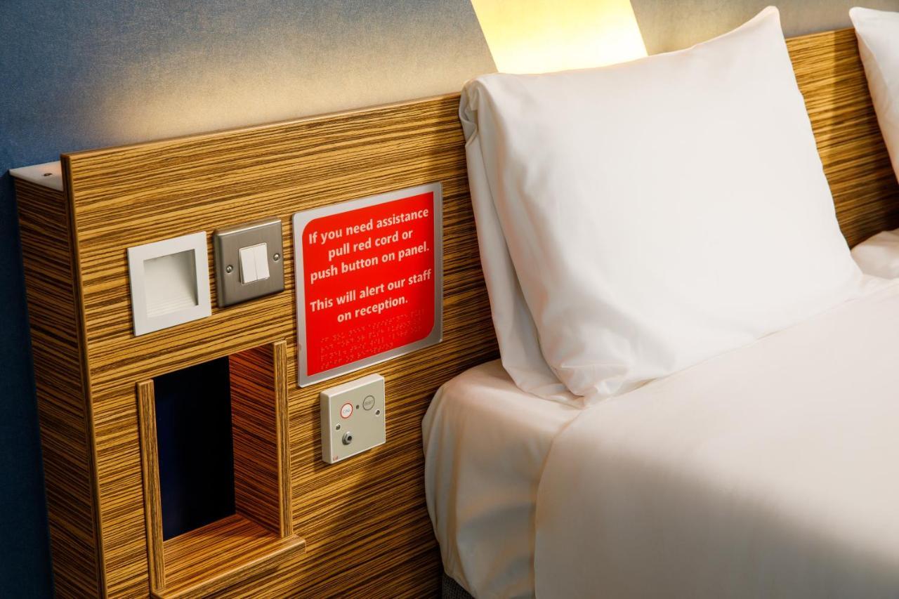 Ibis Budget London Heathrow Central Hounslow Esterno foto