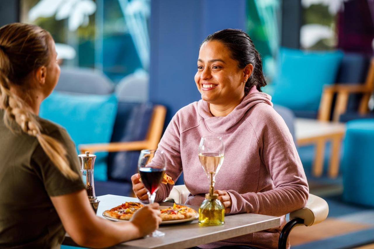 Ibis Budget London Heathrow Central Hounslow Esterno foto