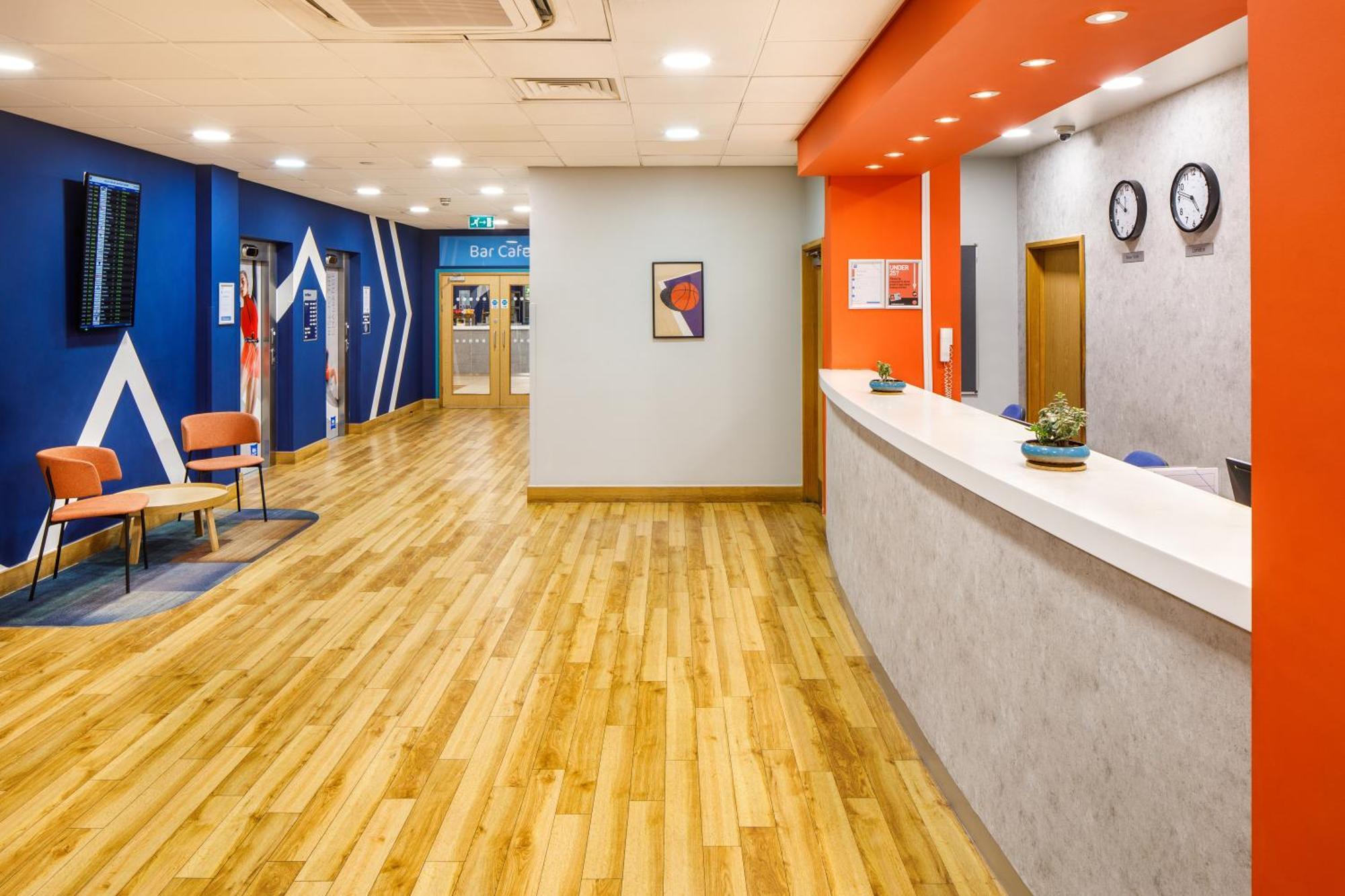 Ibis Budget London Heathrow Central Hounslow Esterno foto