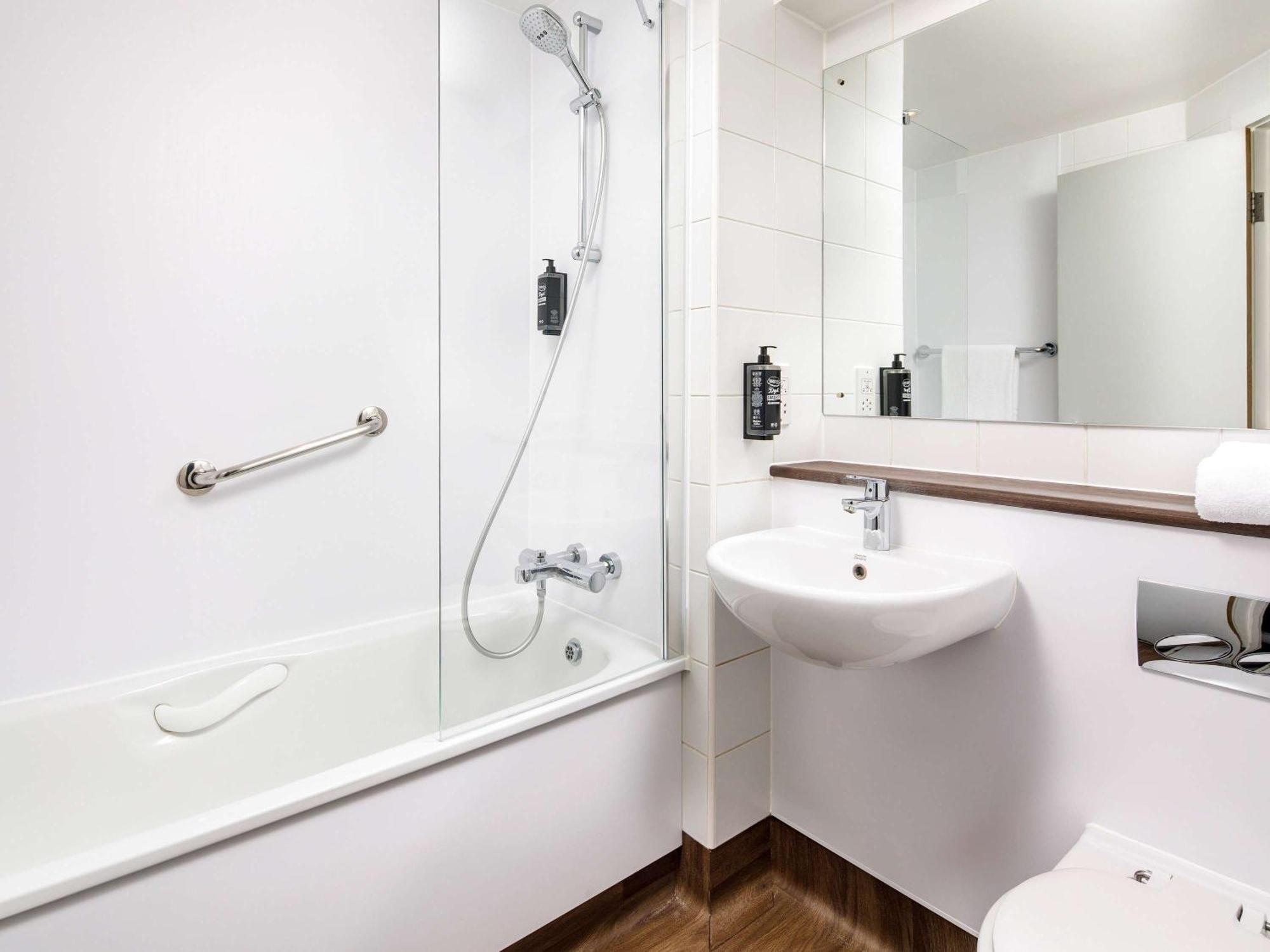 Ibis Budget London Heathrow Central Hounslow Esterno foto