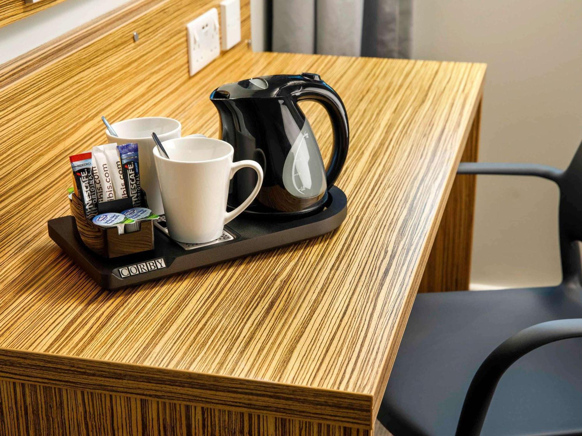 Ibis Budget London Heathrow Central Hounslow Esterno foto