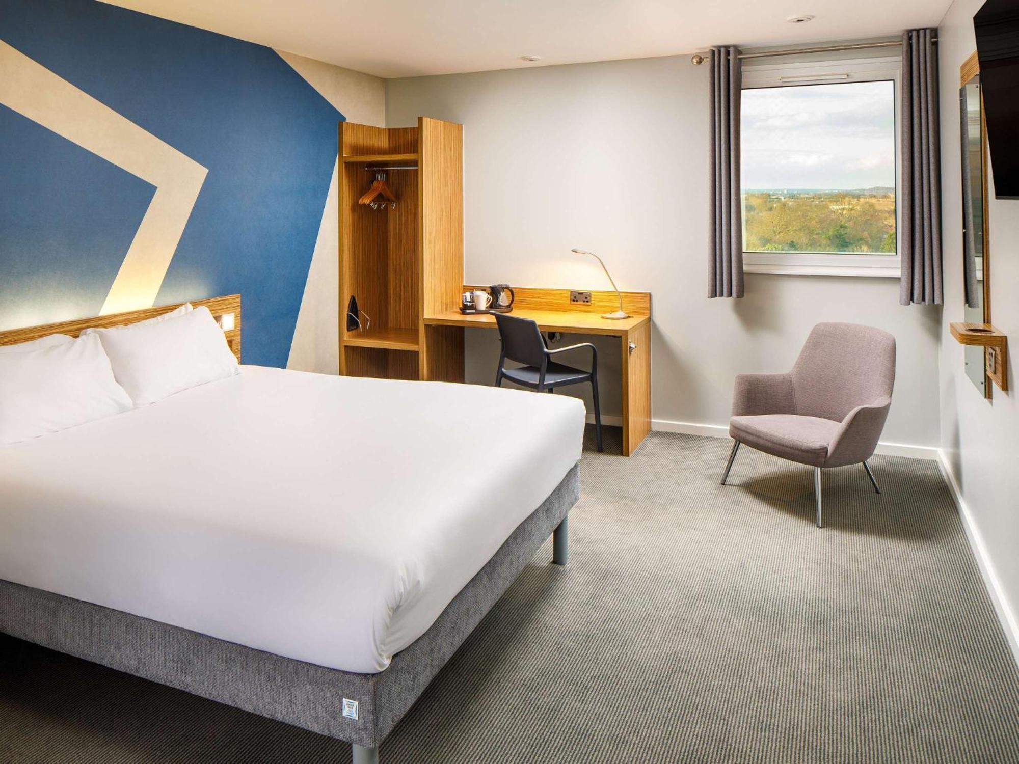 Ibis Budget London Heathrow Central Hounslow Esterno foto