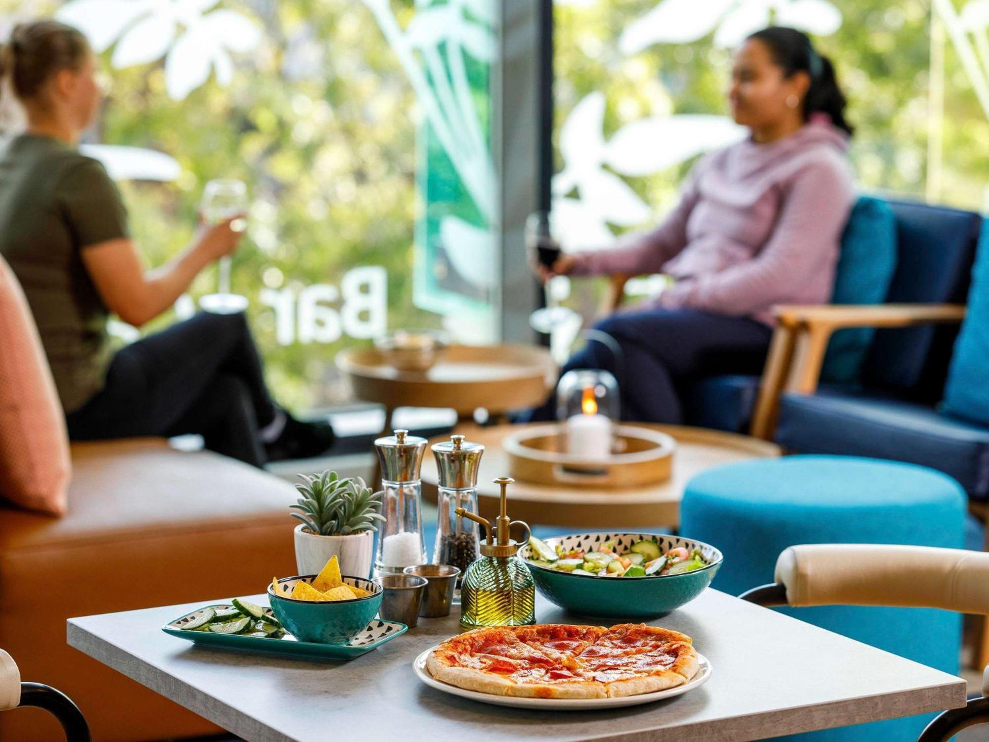Ibis Budget London Heathrow Central Hounslow Esterno foto